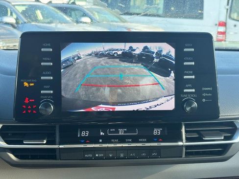 Used 2024 Toyota Sienna LE image 32