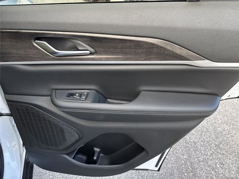 New 2025 Jeep Grand Cherokee Limited image 16