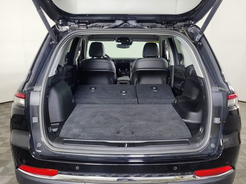 Used 2023 Jeep Grand Cherokee Limited image 10