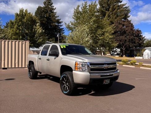 Used 2009 Chevrolet Silverado 1500 LT w/ Power Pack Plus AWD/4WD image 3