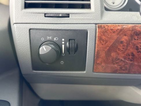 Used 2008 Chrysler Town & Country LX FWD image 28