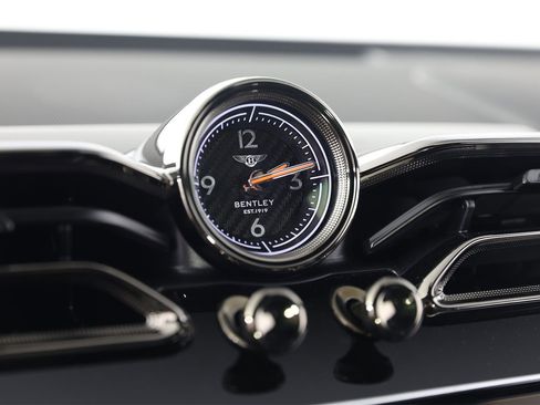 New 2025 Bentley Bentayga image 37