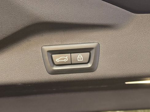 Used 2022 BMW X5 M Competition image 34