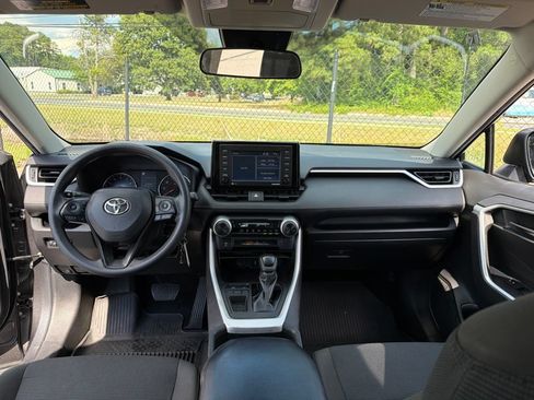 Used 2022 Toyota RAV4 LE FWD image 8