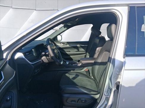 New 2026 Jeep Grand Cherokee Altitude AWD/4WD image 26