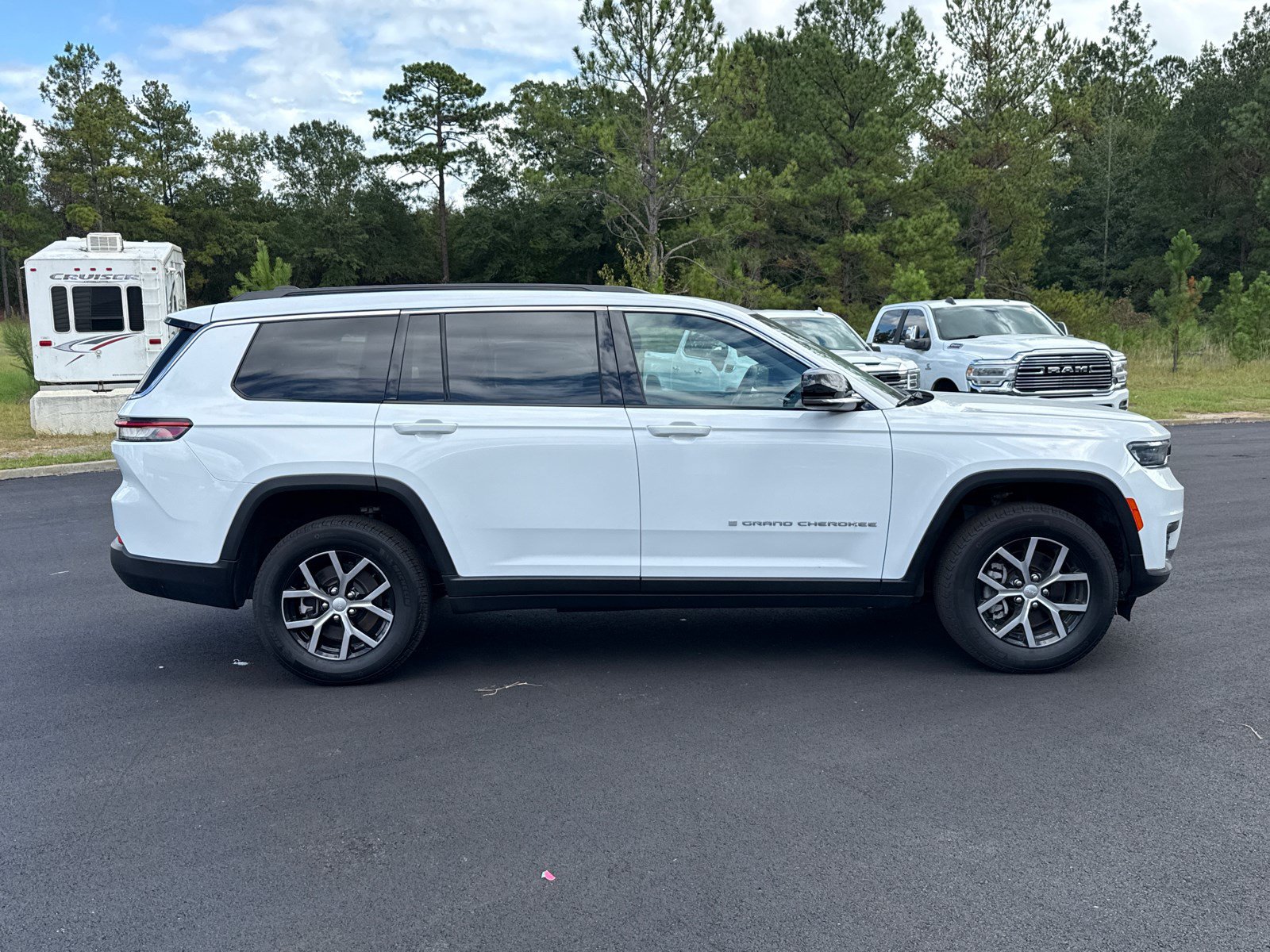 Used 2024 Jeep Grand Cherokee L Limited RWD image 4