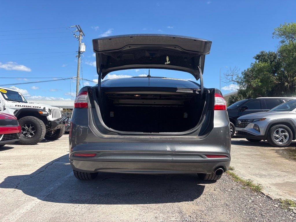 Used 2015 Ford Fusion SE w/ Equipment Group 202A FWD image 16