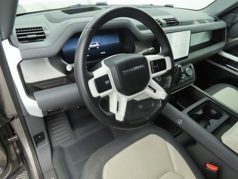 Used 2023 Land Rover Defender 110 X-Dynamic SE image 9