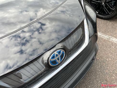 Used 2024 Toyota Venza LE AWD/4WD image 7