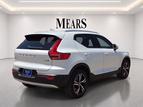 Used 2023 Volvo XC40 B5 Plus AWD/4WD image 5