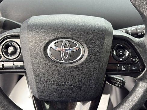 Used 2021 Toyota Prius LE image 16