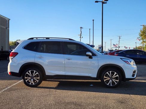 Used 2021 Subaru Forester Limited image 11