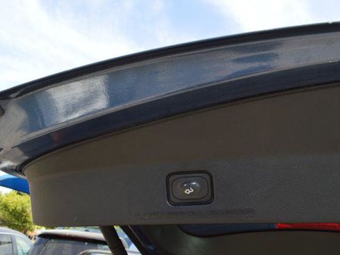 Used 2018 Ford Explorer XLT w/ Equipment Group 202A FWD image 25