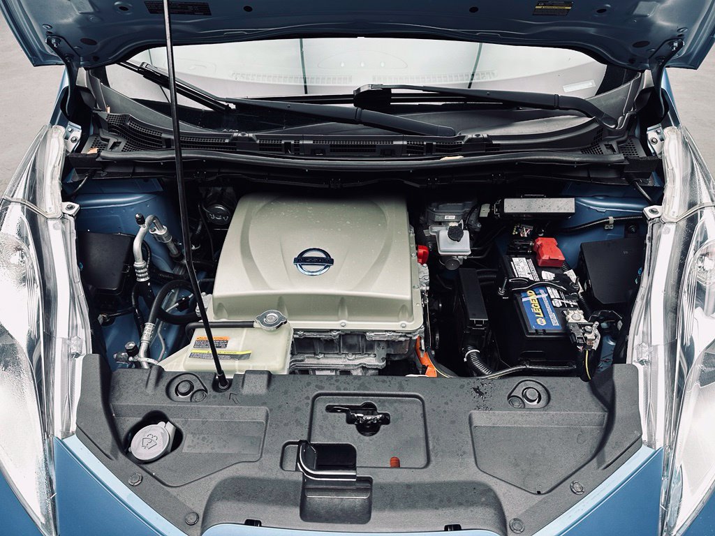 Used 2015 Nissan Leaf S FWD image 39