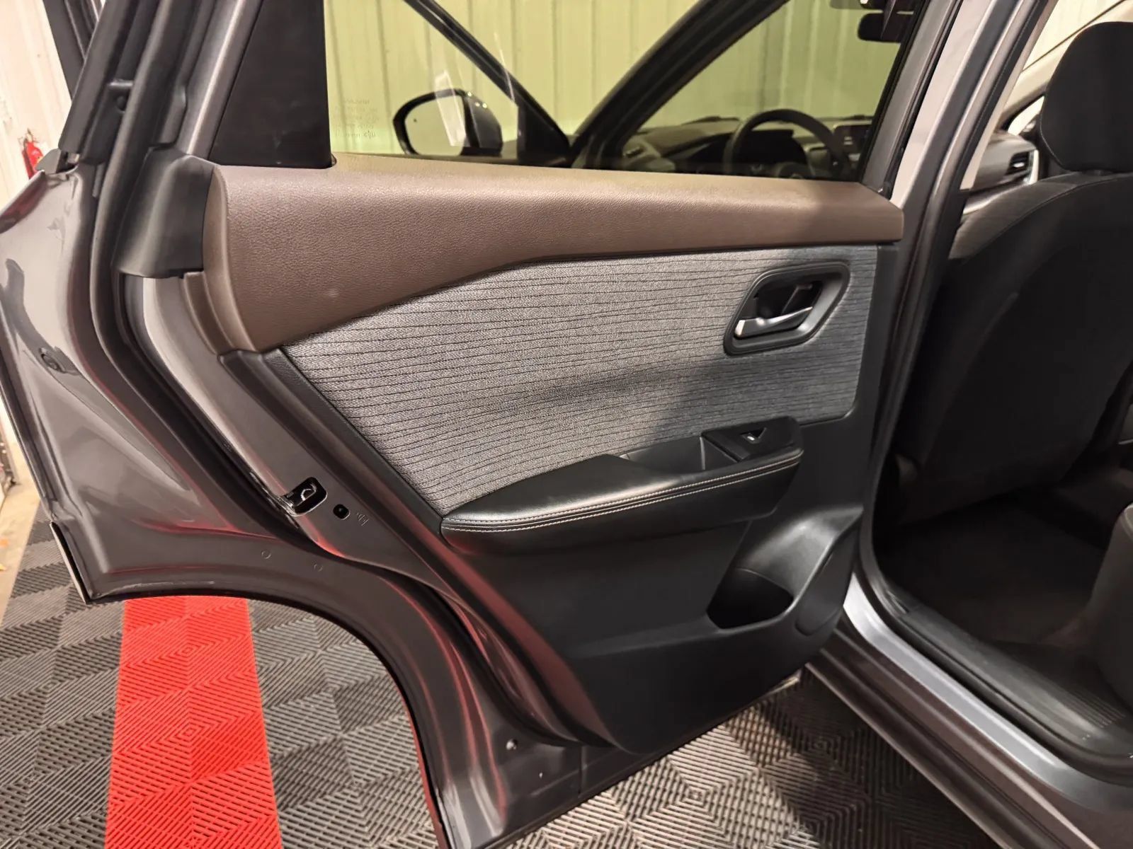Used 2023 Nissan Rogue SV AWD/4WD image 36