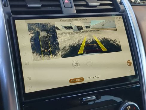 Used 2023 Land Rover Discovery HSE R-Dynamic image 33