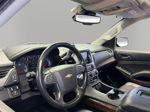Used 2019 Chevrolet Suburban LT RWD image 15