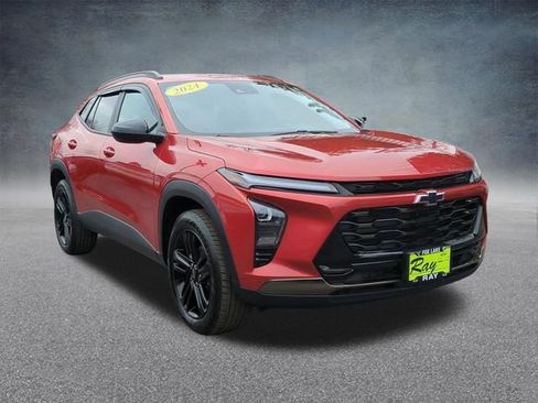 Certified 2024 Chevrolet Trax ACTIV w/ Driver Confidence Package FWD image 2