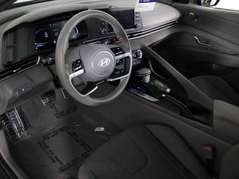 Certified 2025 Hyundai Elantra Sport FWD image 19