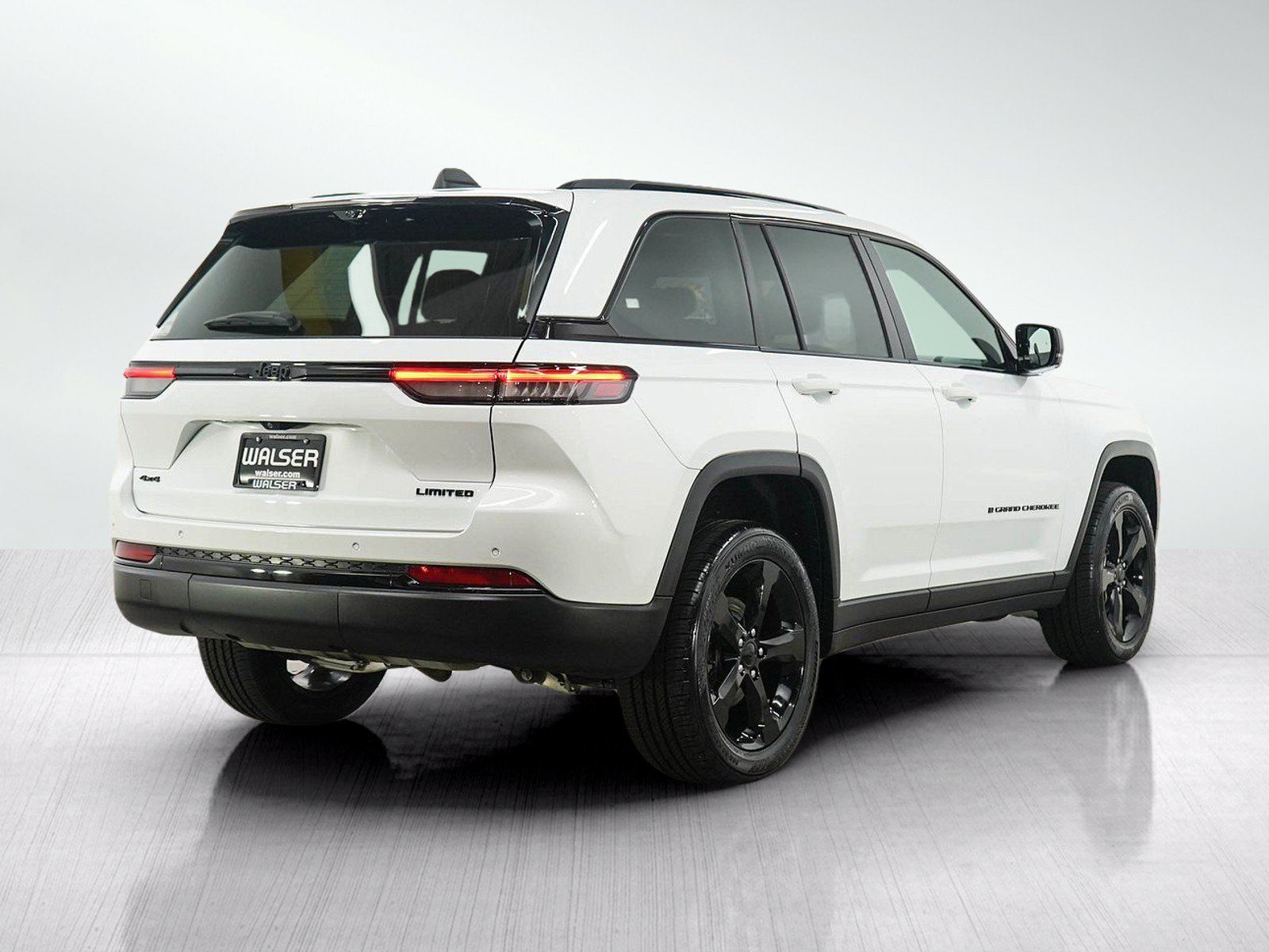 Used 2024 Jeep Grand Cherokee Limited w/ Luxury Tech Group II AWD/4WD image 5
