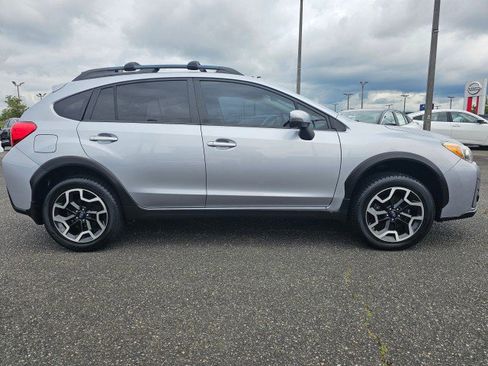 Used 2017 Subaru Crosstrek 2.0i Limited AWD/4WD image 2