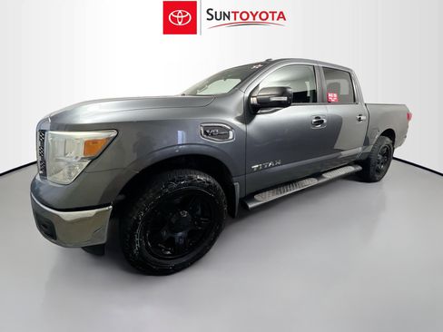 Used 2017 Nissan Titan SV RWD image 9