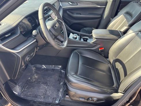 Certified 2024 Jeep Grand Cherokee Limited image 9