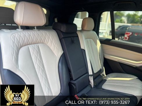 Used 2019 BMW X7 xDrive50i w/ Premium Package AWD/4WD image 14