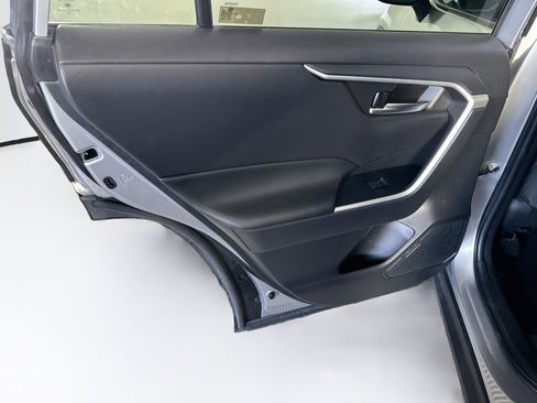 Used 2022 Toyota RAV4 XLE AWD/4WD image 27