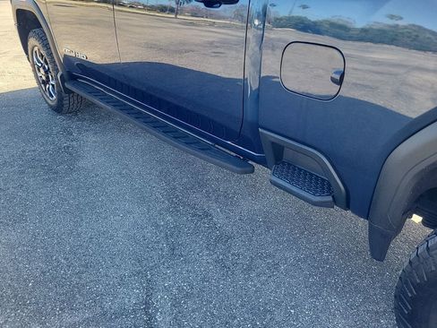 Used 2022 GMC Sierra 2500 AT4 w/ AT4 Preferred Package image 11