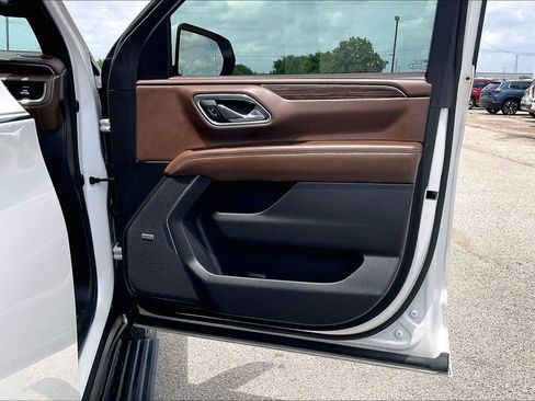 Used 2021 Chevrolet Tahoe High Country w/ Premium Package RWD image 29