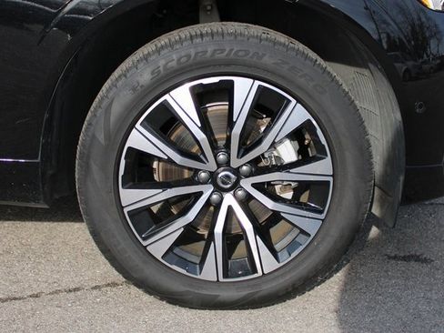 Used 2025 Volvo XC60 B5 Plus image 40