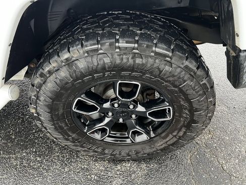 Used 2018 Jeep Wrangler Unlimited Altitude image 36