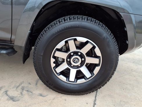 Certified 2022 Toyota 4Runner TRD Off-Road AWD/4WD image 10