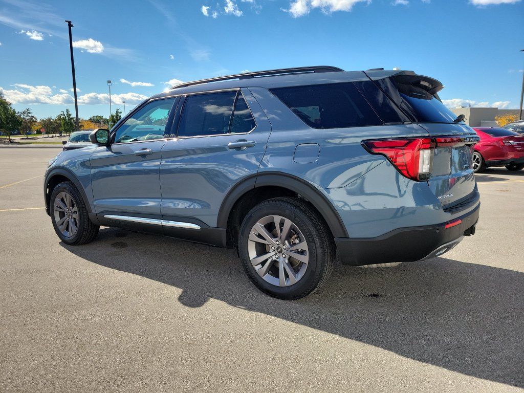Used 2025 Ford Explorer Active w/ Active Comfort Package AWD/4WD image 3