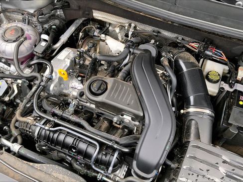 Used 2025 Volkswagen Taos SE image 33