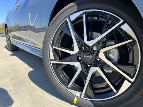 New 2025 Nissan Sentra SR image 8