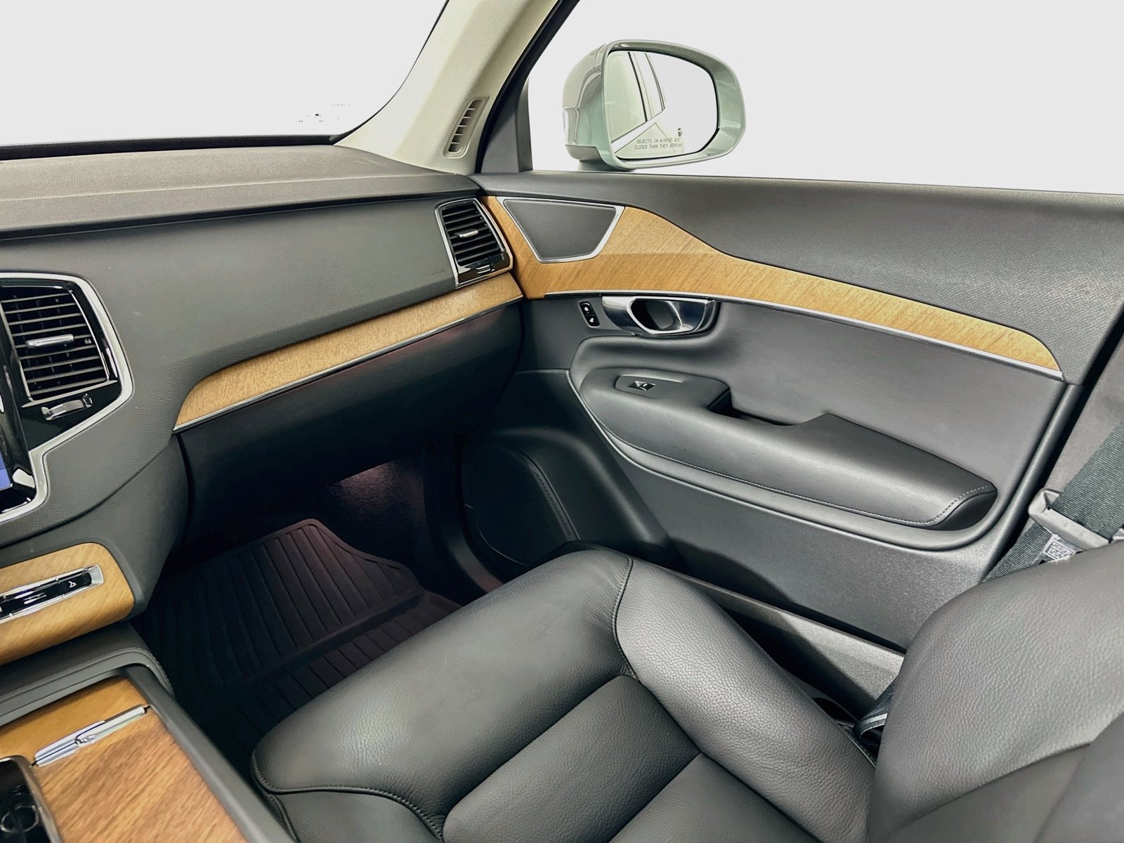 Certified 2025 Volvo XC90 B6 Plus AWD/4WD image 23