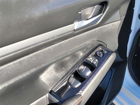 Used 2024 Nissan Altima 2.5 SR image 13