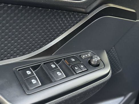Used 2018 Toyota C-HR XLE FWD image 31
