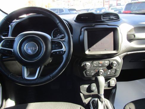 Used 2019 Jeep Renegade Latitude w/ UConnect 8.4 Nav Group image 12