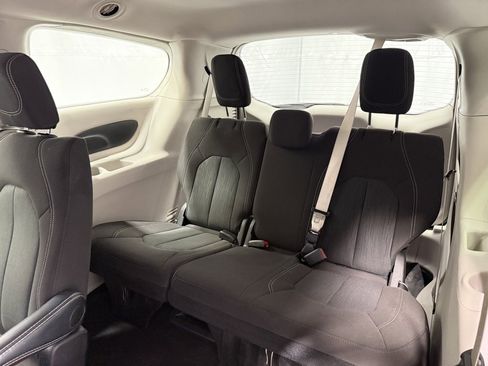 Used 2024 Chrysler Voyager LX image 21