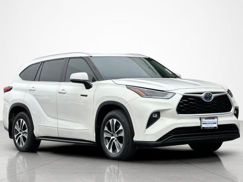 Used 2021 Toyota Highlander XLE AWD/4WD image 7