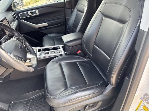 Used 2021 Ford Explorer XLT w/ Equipment Group 202A AWD/4WD image 27