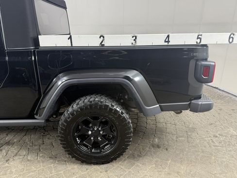 Used 2023 Jeep Gladiator Sport AWD/4WD image 9
