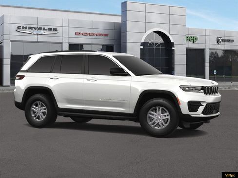 New 2025 Jeep Grand Cherokee Laredo image 10