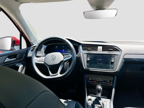 Used 2023 Volkswagen Tiguan SE w/ Panoramic Sunroof Package FWD image 17