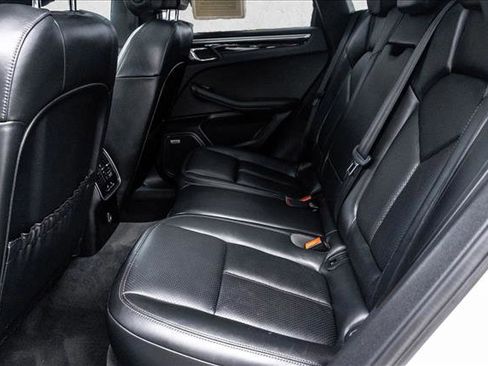 Used 2018 Porsche Macan AWD/4WD image 21