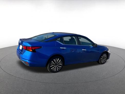 Used 2025 Nissan Altima 2.5 SV image 12
