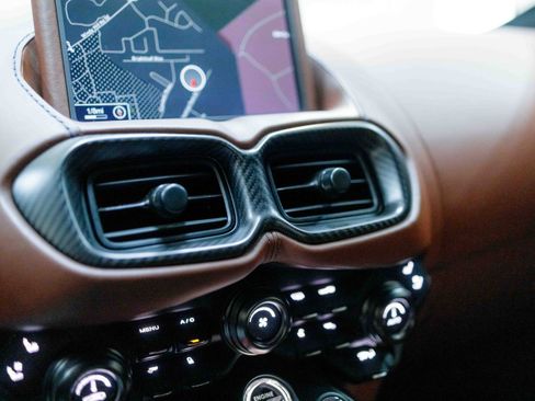 Used 2020 Aston Martin V8 Vantage Coupe image 63